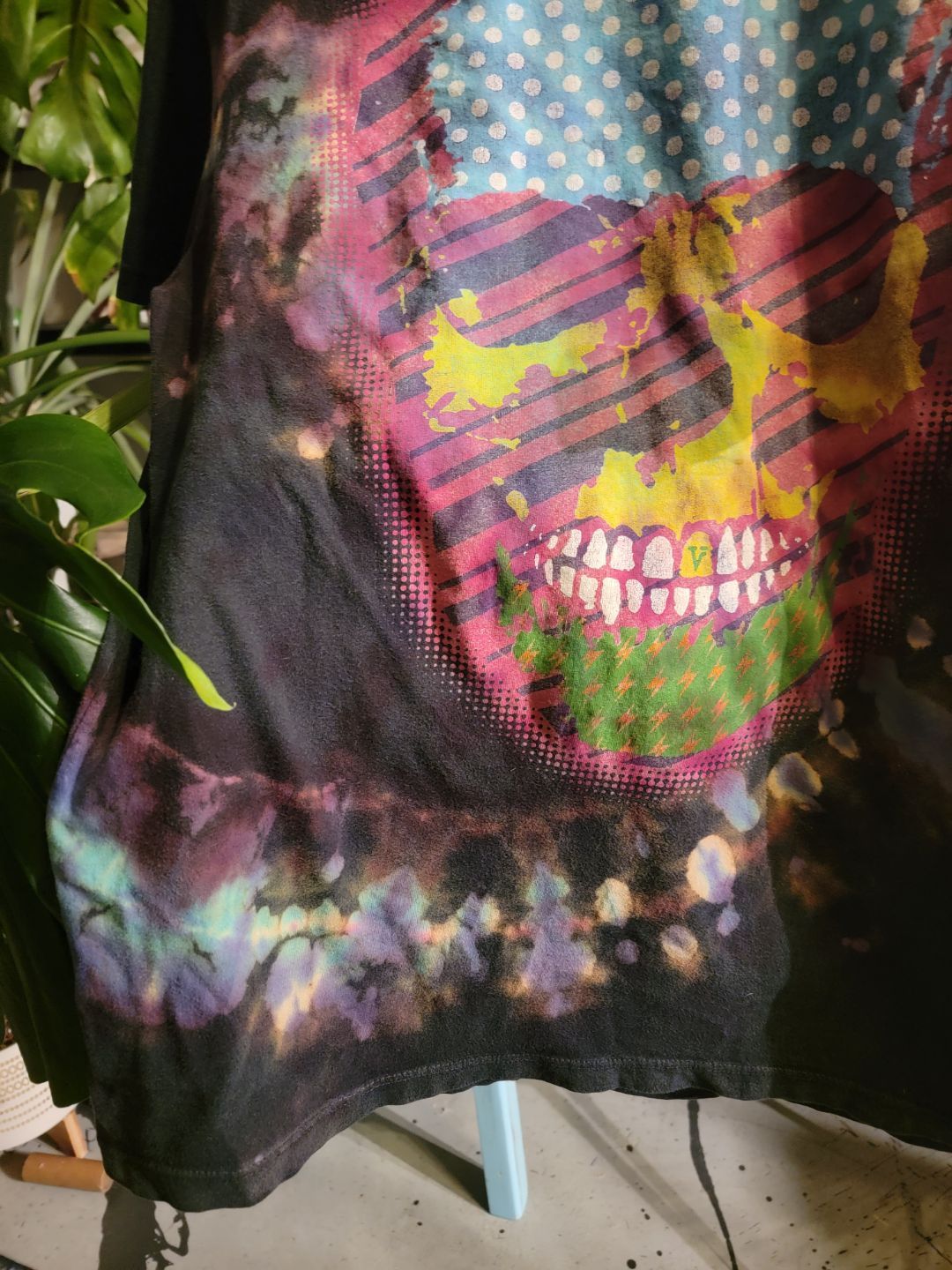 Hand Dyed Art Size L "Skull Oil Spill"